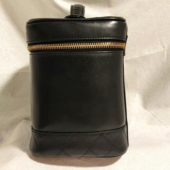 Authentic CHANEL Black Lambskin Leather Vanity Case - Picture 2 of 14